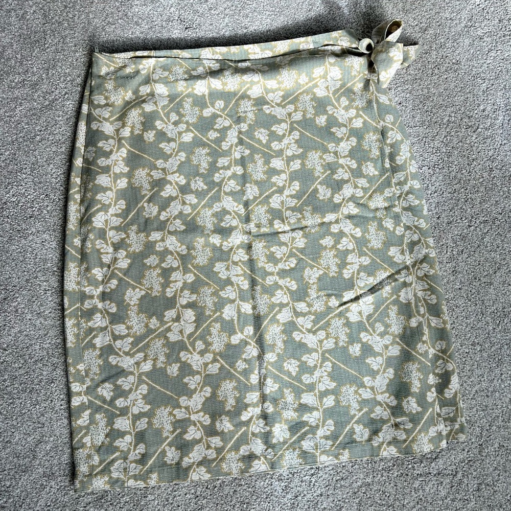 Columbia GRT Silk Skirt!! Size Medium! 😮‍💨😗
